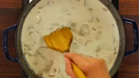 Add Garlic & Create the Cream Sauce